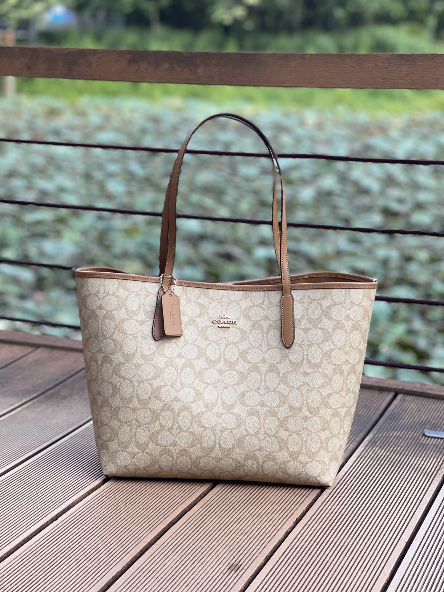 Classic Leather Tote | Lorvien Maison Tote Bag