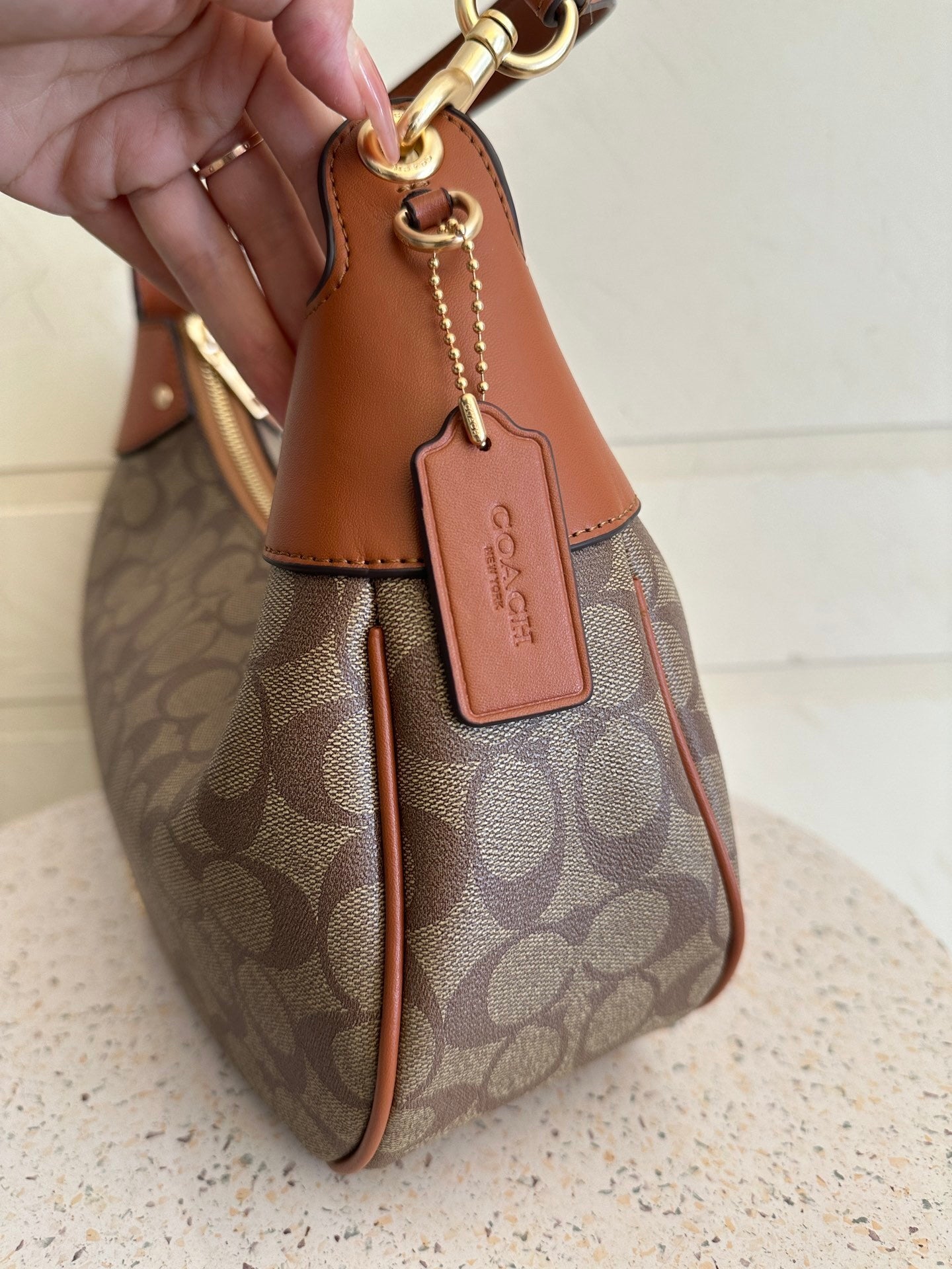 Modern Crossbody | Lorvien Maison Crossbody Bag