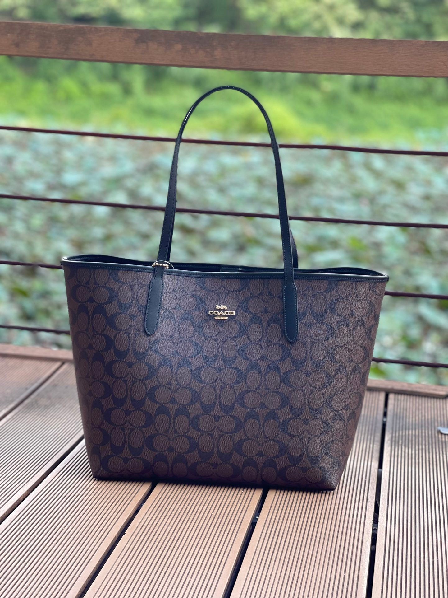 Classic Leather Tote | Lorvien Maison Tote Bag