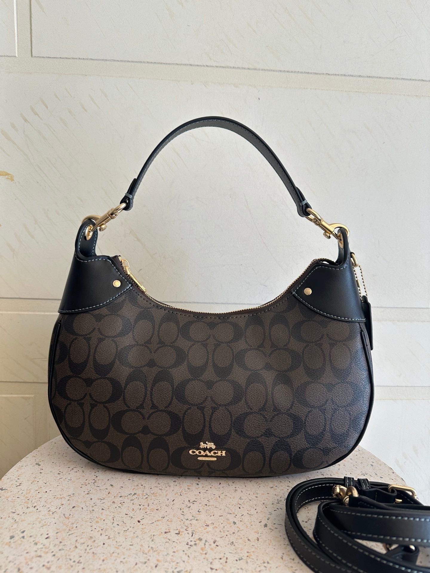 Modern Crossbody | Lorvien Maison Crossbody Bag