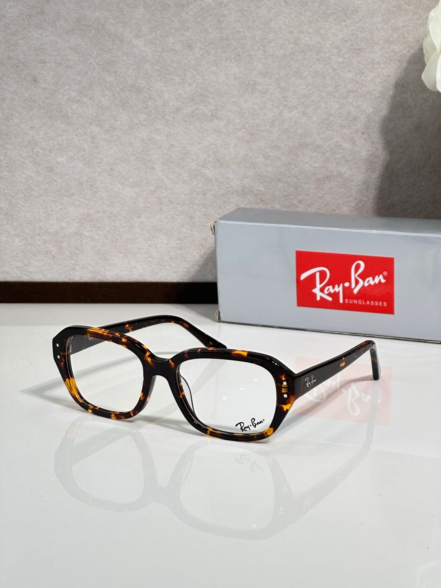 Classic Brown Tortoise Shell | Lorvien Maison Eyewear