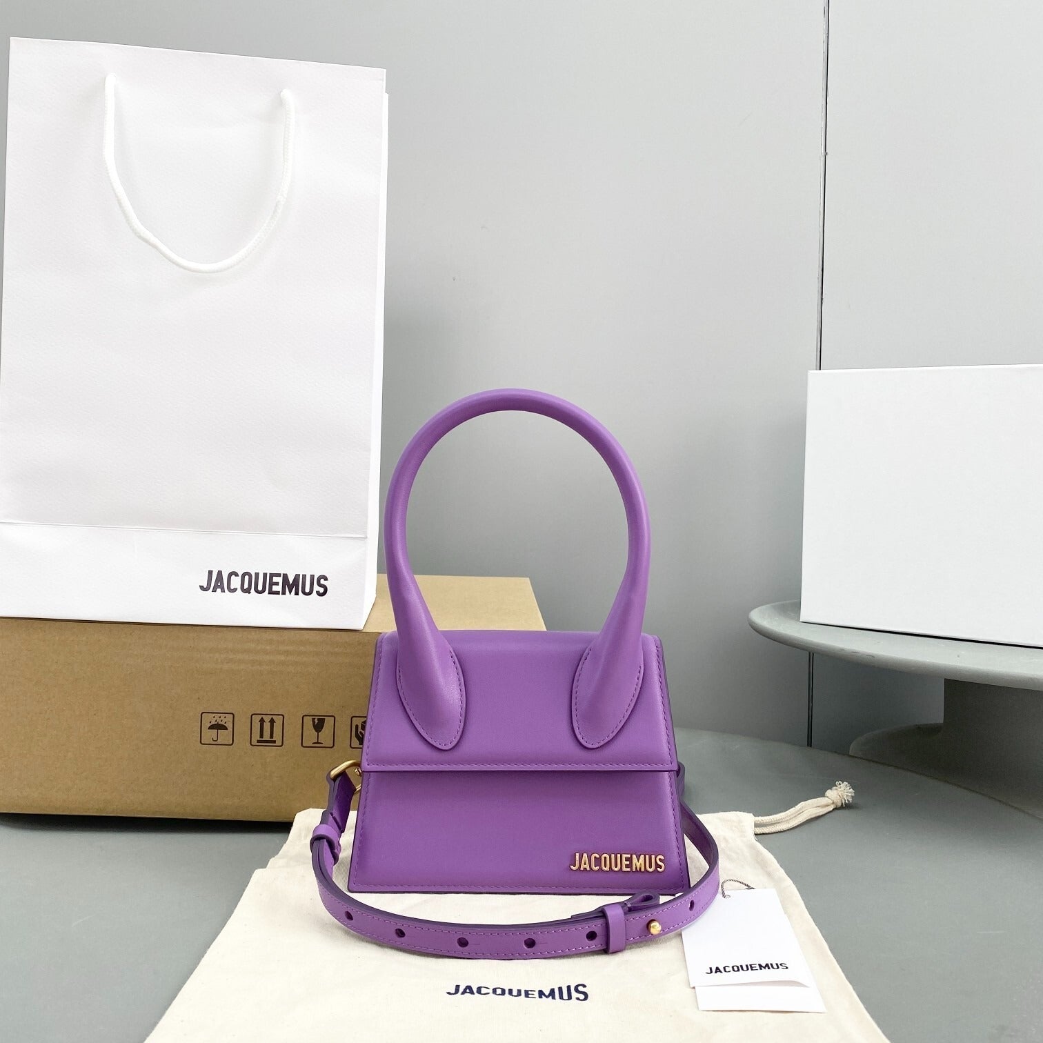 Essential Crossbody | Lorvien Maison Crossbody Bag