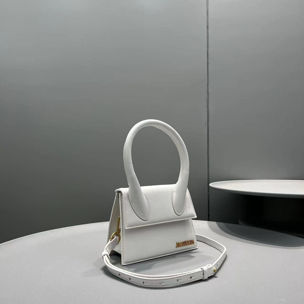 Essential Crossbody | Lorvien Maison Crossbody Bag