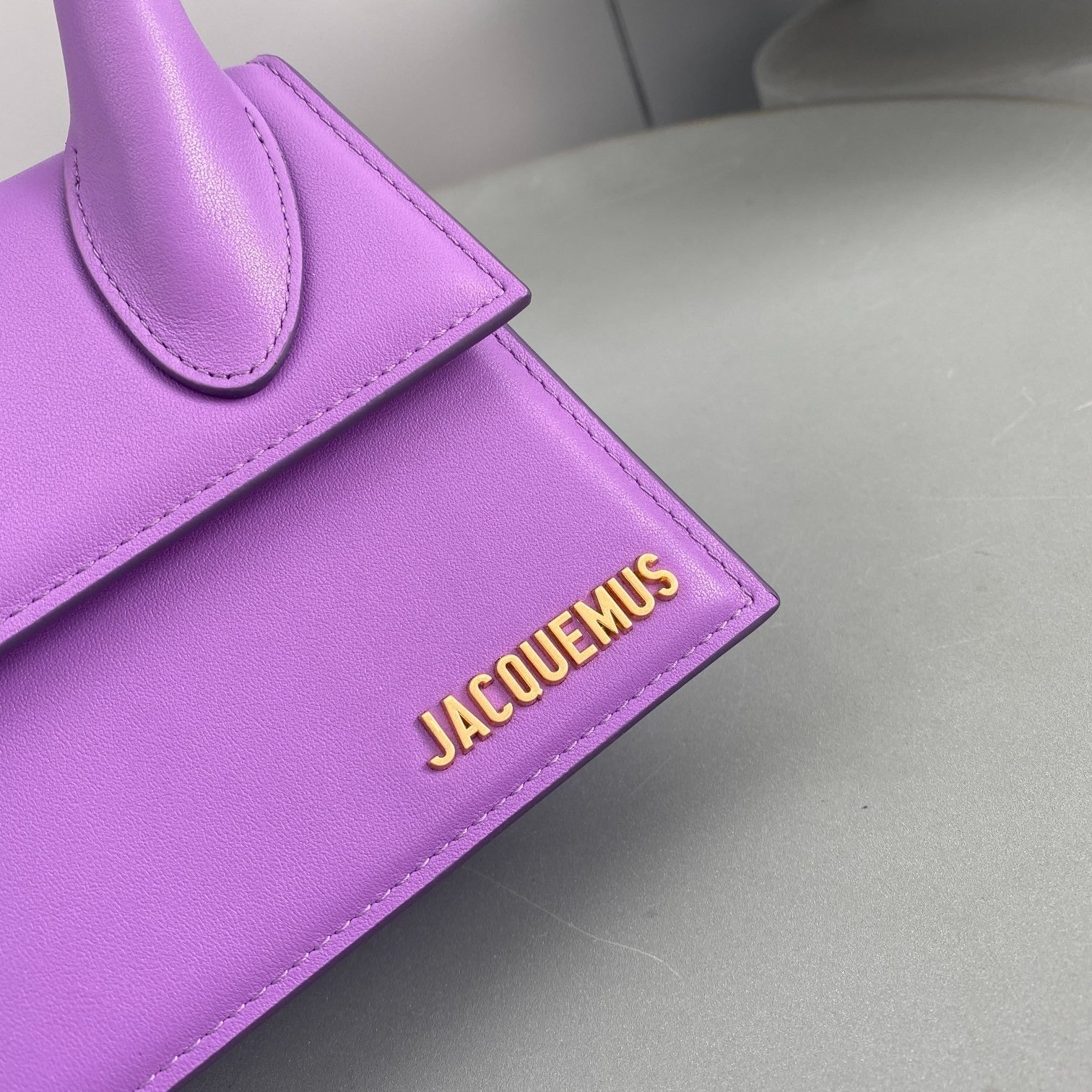 Essential Crossbody | Lorvien Maison Crossbody Bag