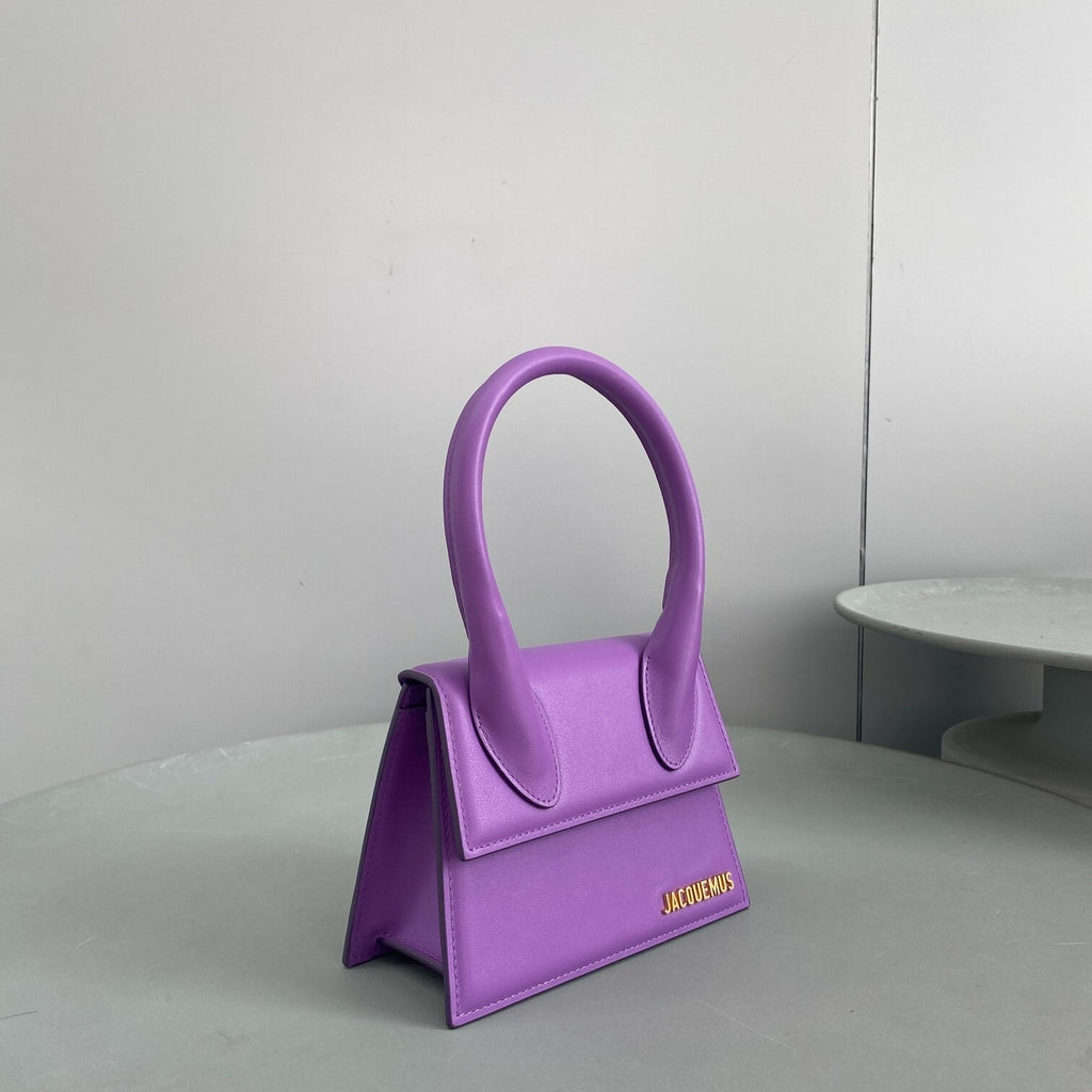 Essential Crossbody | Lorvien Maison Crossbody Bag