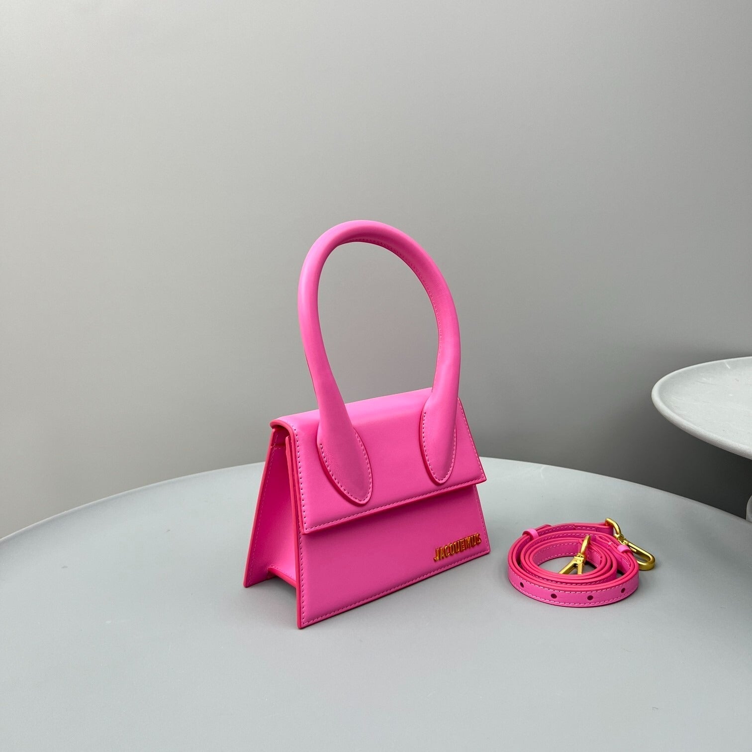 Essential Crossbody | Lorvien Maison Crossbody Bag