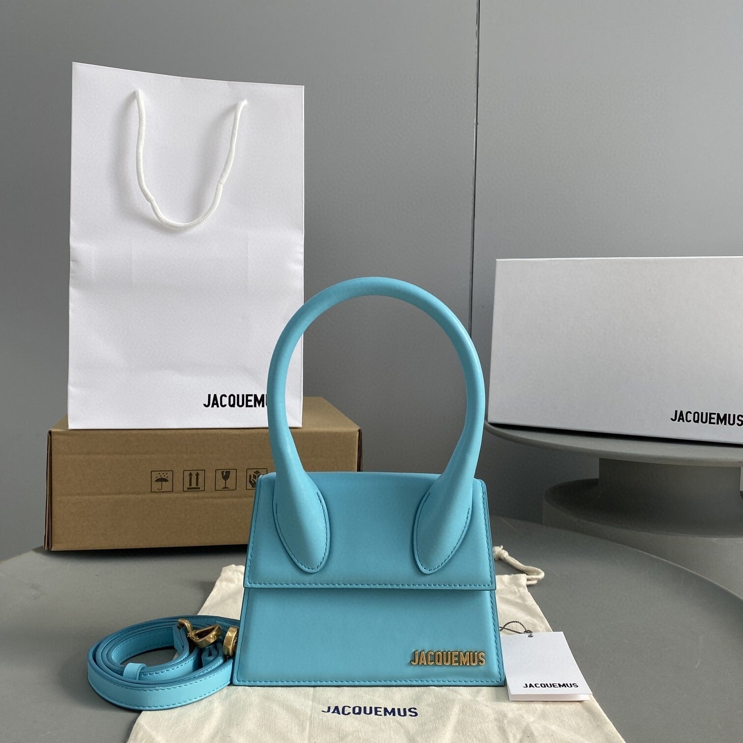 Essential Crossbody | Lorvien Maison Crossbody Bag