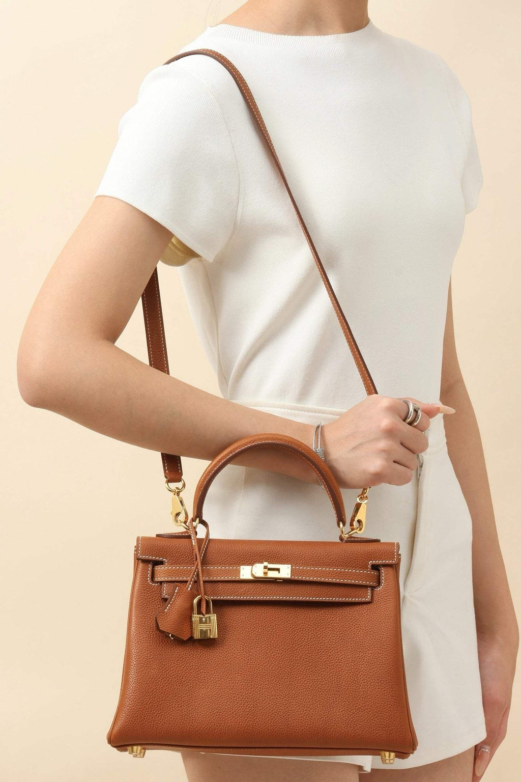 Refined Leather Elegance by Lorvien Maison, stylish brown handbag, perfect for elegant women's fashion.