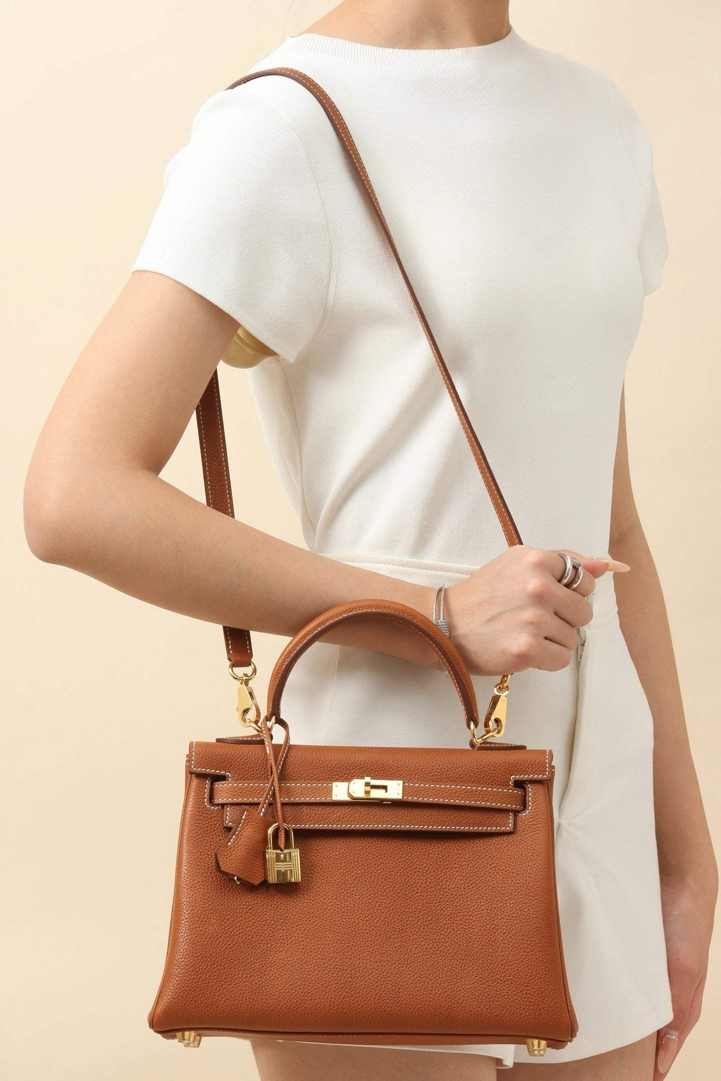 Refined Leather Elegance by Lorvien Maison, stylish brown handbag, perfect for elegant women's fashion.