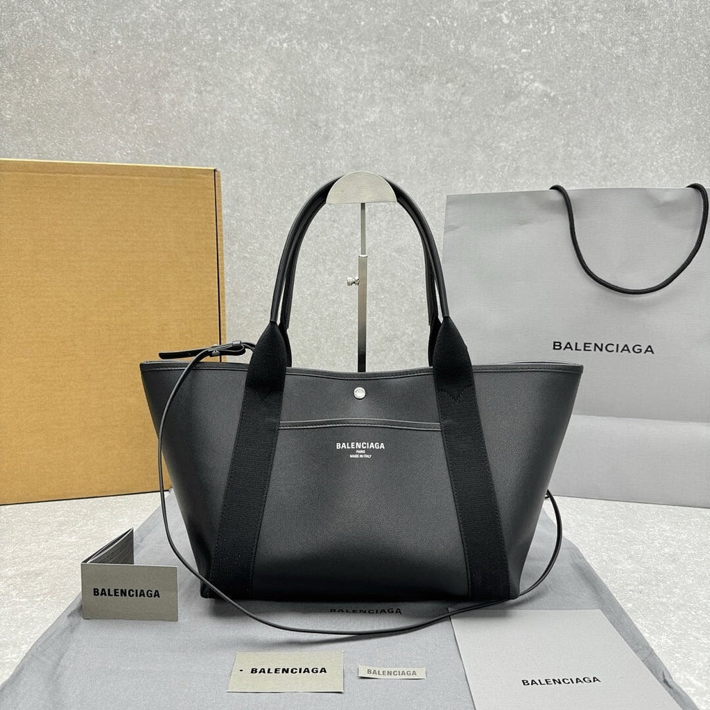 Biarritz Travel | Lorvien Maison Travel Handbag
