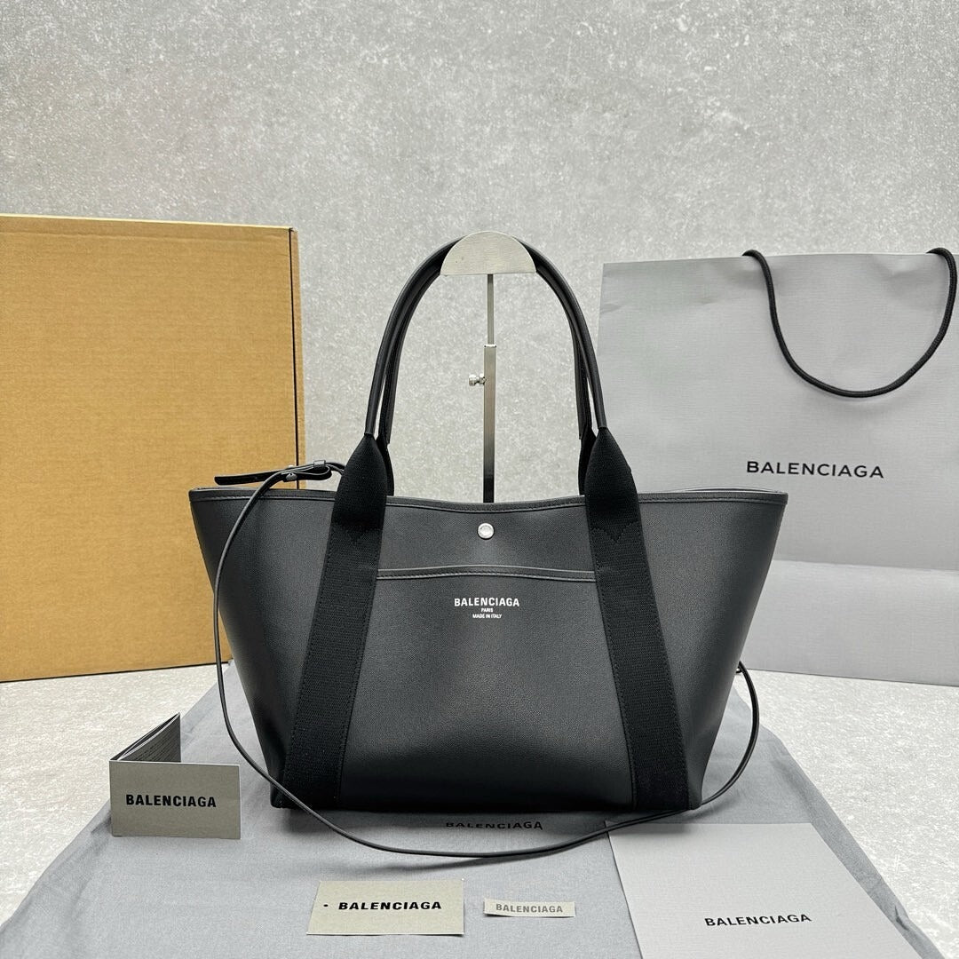 Biarritz Travel | Lorvien Maison Travel Handbag