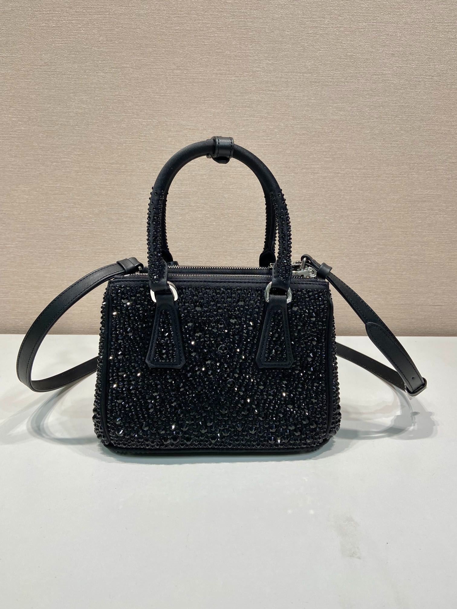 Sleek Crossbody Bag – Luxury Crossbody – Women Shoulder Bag