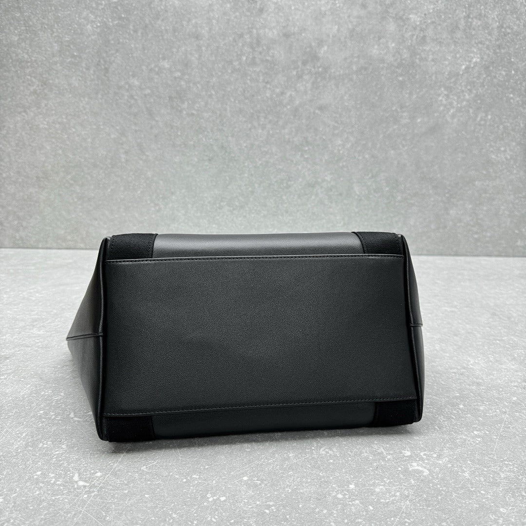 Biarritz Travel | Lorvien Maison Travel Handbag