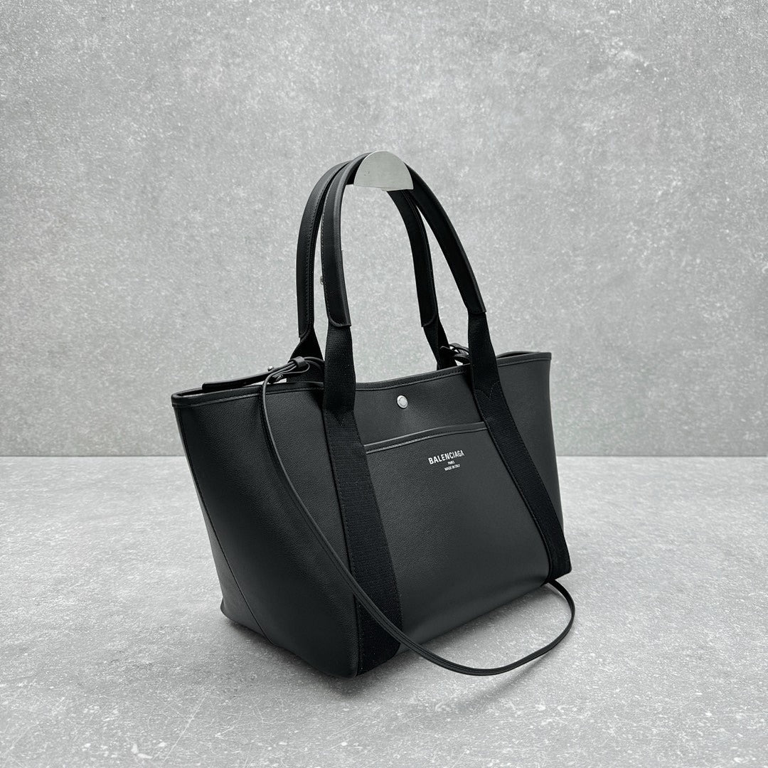 Biarritz Travel | Lorvien Maison Travel Handbag