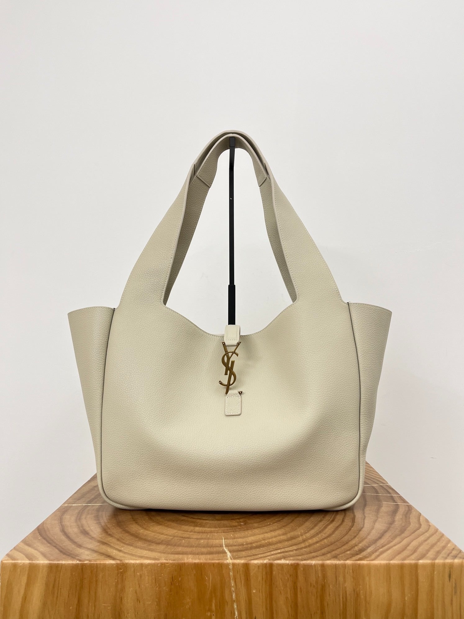 Refined Leather Tote bag with clean lines and premium materials