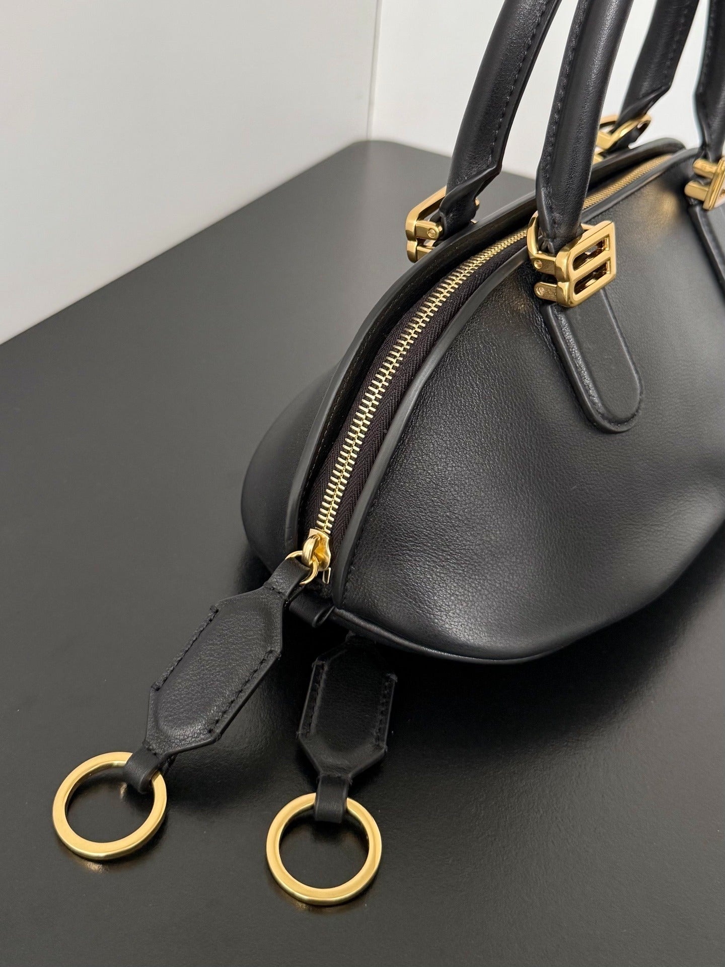 Classic City Bag BL | Lorvien Maison Handbag