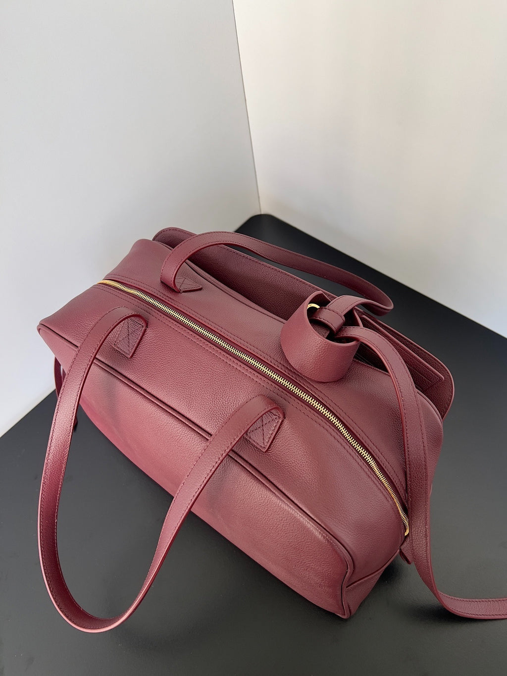 Edge Crossbody BL | Lorvien Maison Crossbody Bag