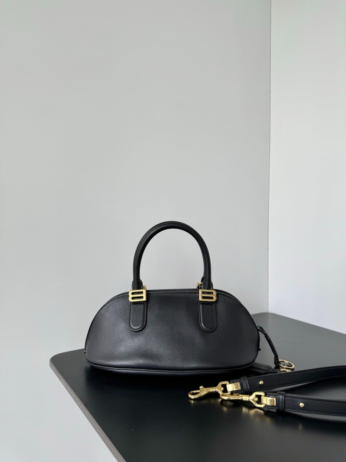 Classic City Bag BL | Lorvien Maison Handbag